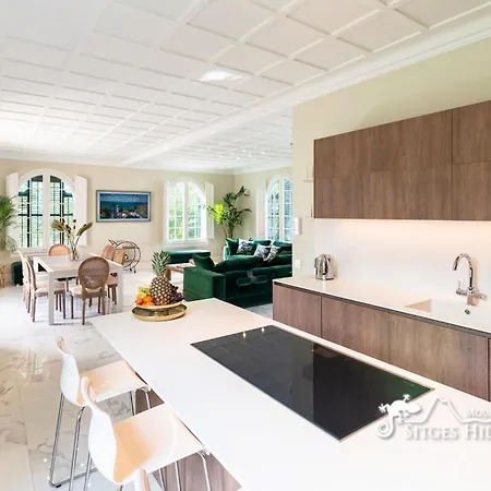De Los Leones In Heart Of By Beach And Town With A/c And Games Villa